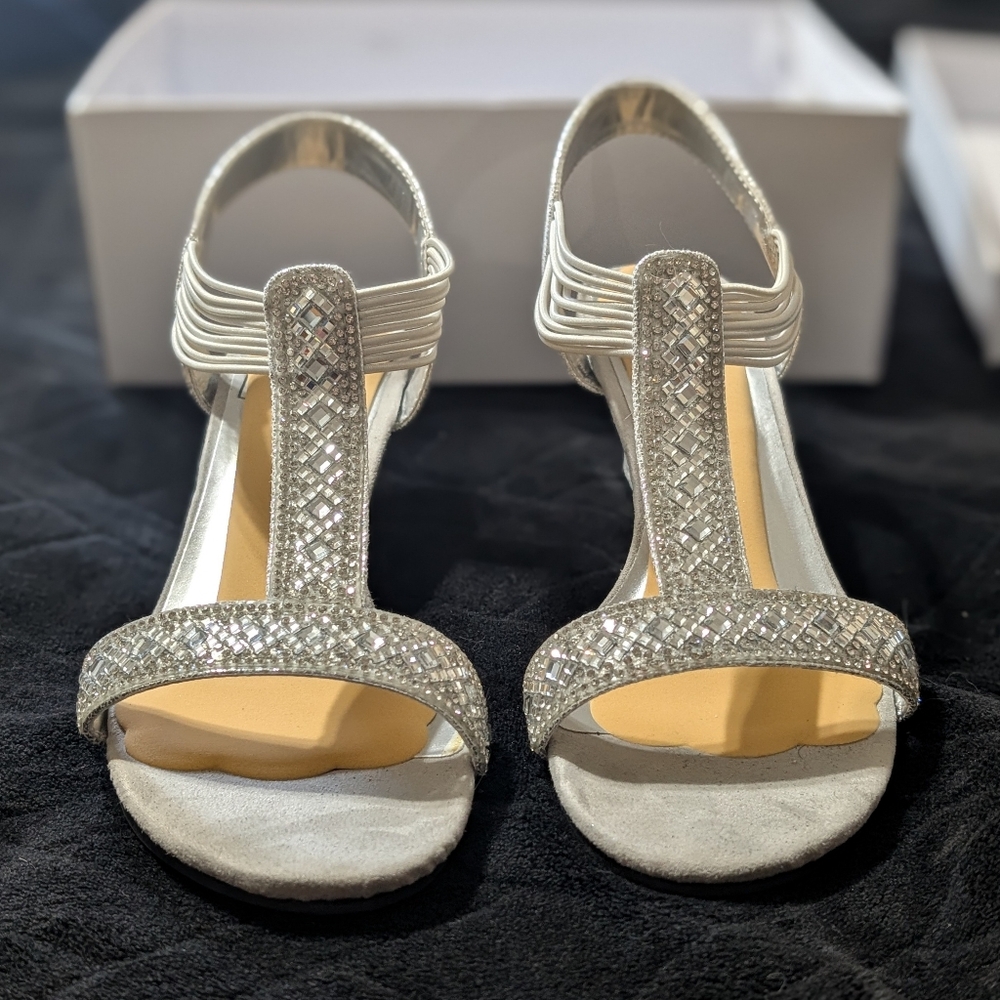 New York Transit size 8 Silver Dress Sandals SO comfy Worn Once